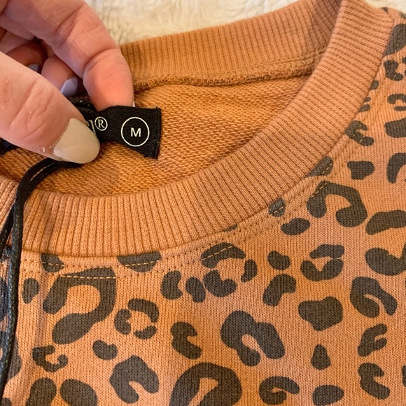 NWT 🐆 BlankNYC crop sweatshirt crewneck 🐆 - Picture 9 of 9